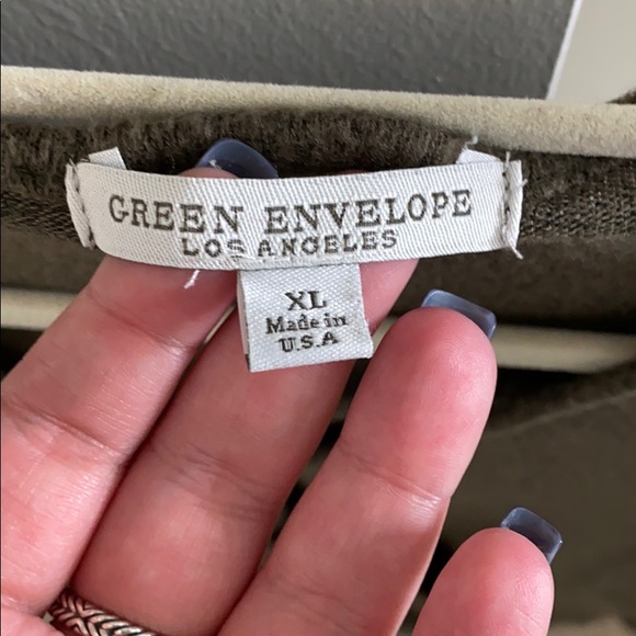 Cute sweater top! - Picture 2 of 2